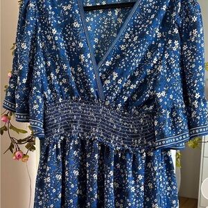 Blue floral midi dress with smocked waist detail with a V neck. #floraldress